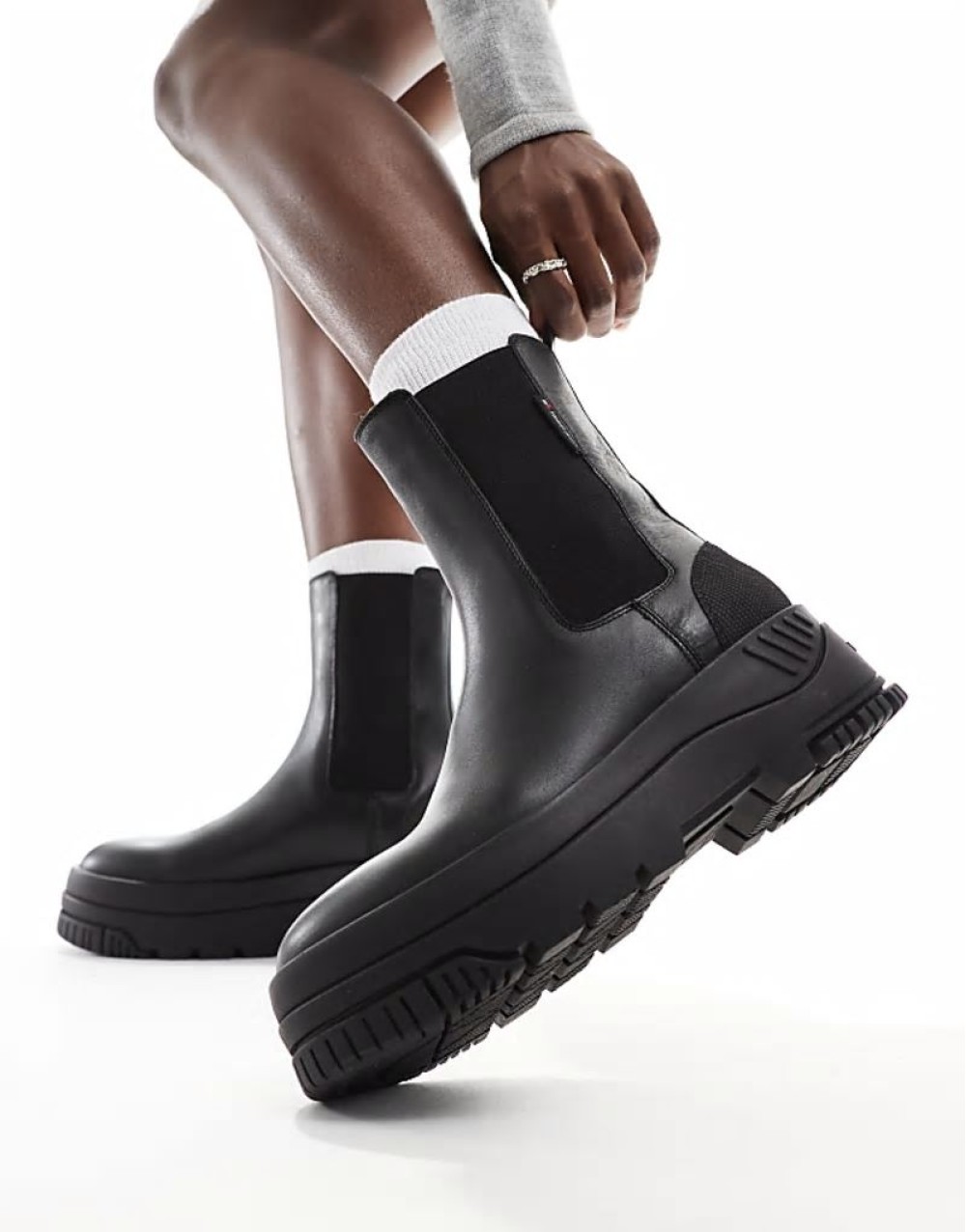 urban flatform chelsea boots in black