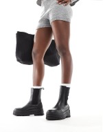 urban flatform chelsea boots in black