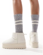 mini flatform boots in cream