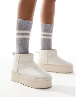 mini flatform boots in cream