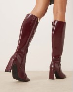heeled knee boot in burgundy