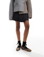 Iris ballet shoe with bow in leopard