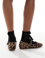 Iris ballet shoe with bow in leopard