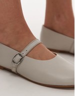 Ash leather ruched ballet flat shoes with buckle in off white